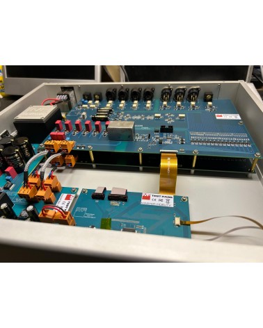 Architecture dual-mono du NADAC L révélant des composants audiophiles 2 ppm