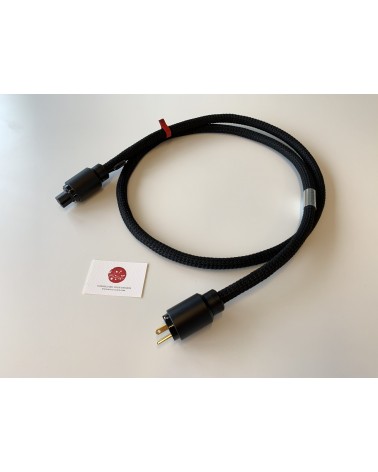 Connecteurs haut de gamme du câble Ikigai Kangai, conçus pour une conductivité maximale.