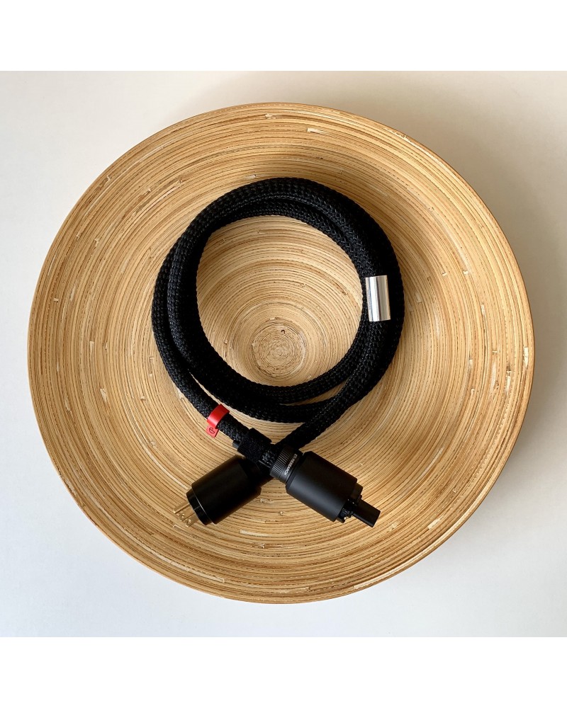 Câble secteur Ikigai Kangai : puissance et pureté sonore pour votre système Hi-Fi.