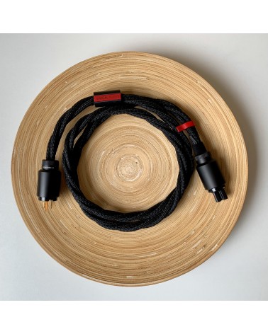 Câble secteur Ikigai Kinzan : alimentation pure pour systèmes Hi-Fi haut de gamme.