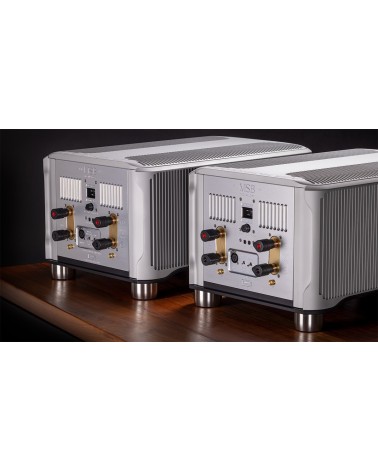 MSB M500 — connectique XLR et bornes de sortie
